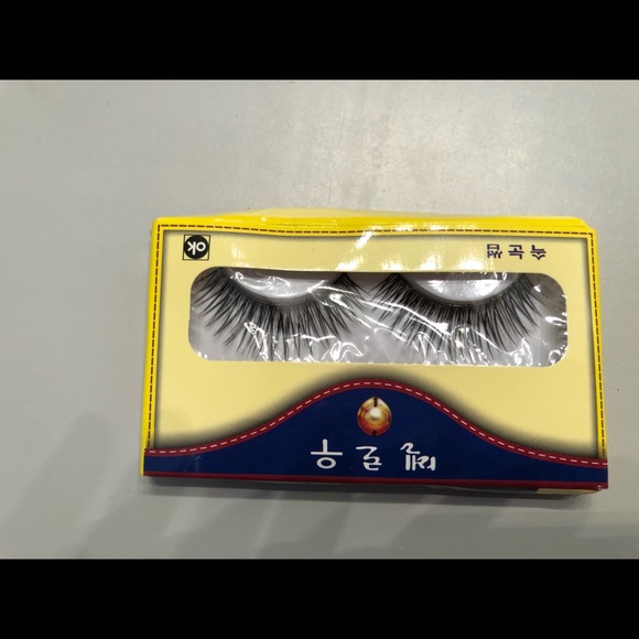 Lashes - Picture 1 of 2
